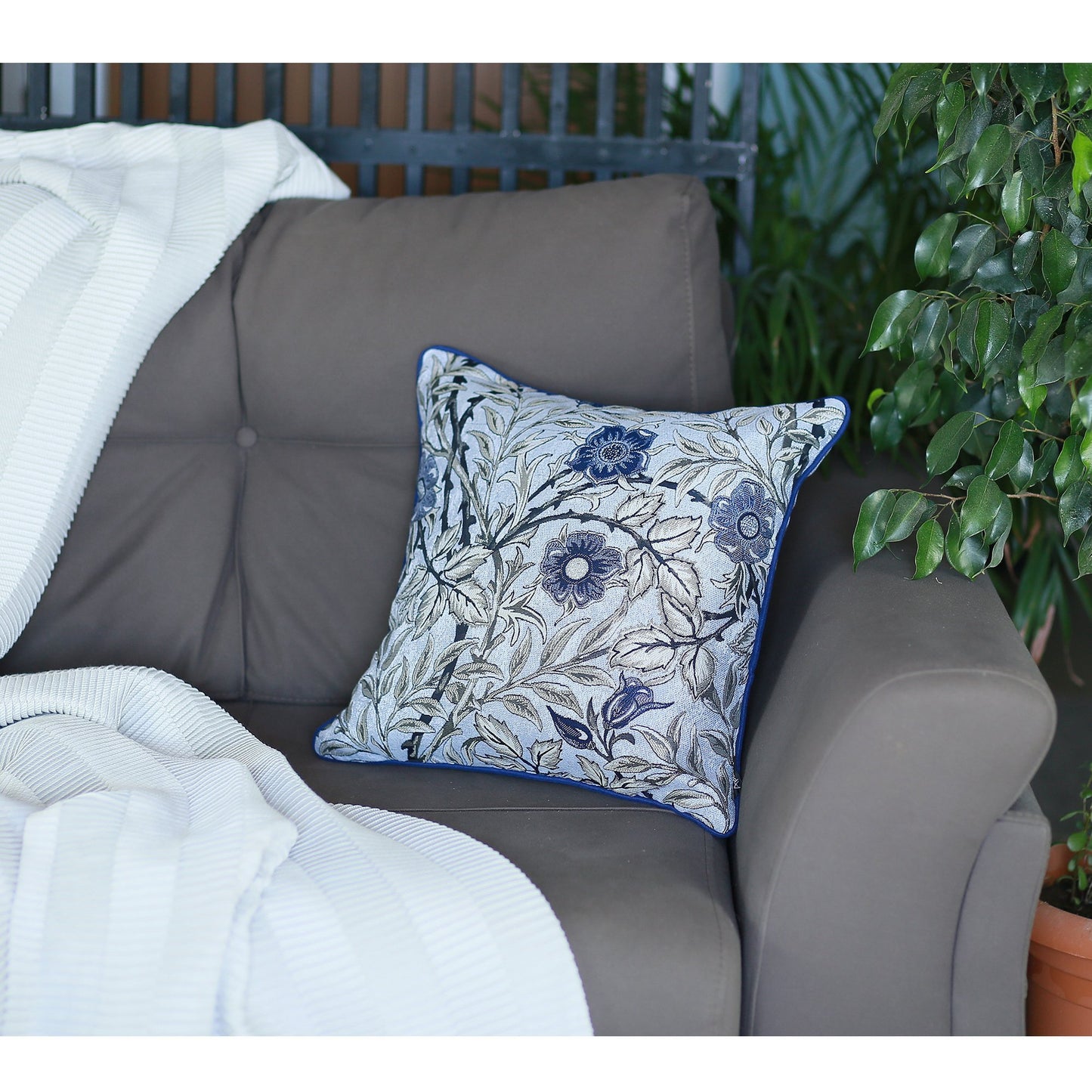 Set of 4 17inches Jacquard Leaf Throw Pillow Cover in Blue